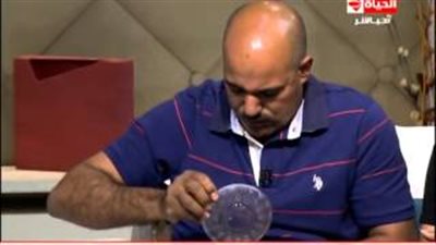 بالفيديو.. هالة فاخر لرجل يضع الزجاج في عينيه: «الله أكبر وشه ورد»