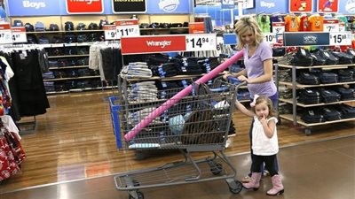 ارتفاع إنفاق المستهلكين وتراجع التضخم بالولايات المتحدة