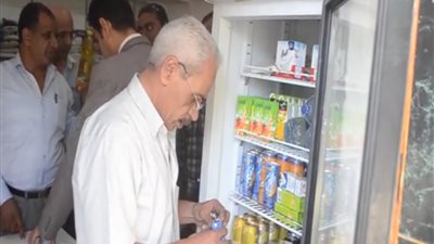 بالفيديو.. التحفظ على نصف طن سلع غذائية فاسدة بأسيوط