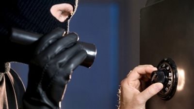 فلوس مصر «عفريت في العلبة».. اختفاء 800 ألف من خزانة «تعليم السويس».. و345 ألفا من مرتبات المعلمين بكفر الشيخ.. «تقصي الحقائق»: تبحث عن 65 مليونا بالبحيرة.. و«التموي