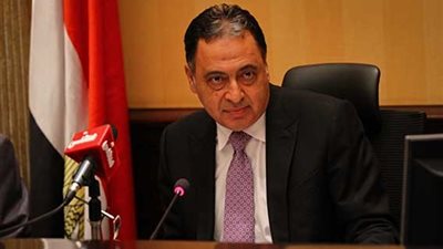 تطورات أزمة رشوة مستشار وزير الصحة.. أحمد عماد يشكل لجنة لمراجعة مناقصات تطوير ٤ مستشفيات خلال ٩ شهور.. يلغى تفويضات المستشارين الجدد.. وإعلان نتائج أعمال اللجنة خلال أسبوعين