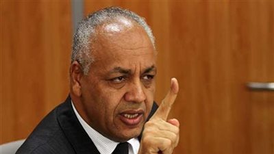 مصطفى بكري يطالب بمنع هشام جنينة من السفر