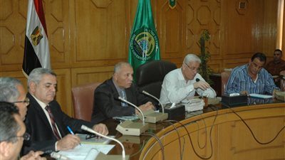 محافظ الإسماعيلية يخصص 69 قطعة أرض للمشروعات الصغيرة