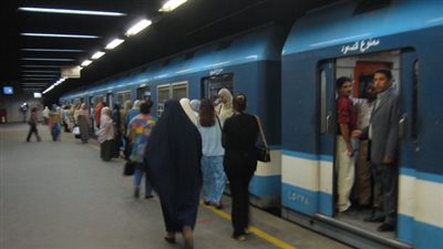 مصادر: المترو لم يقرر إلغاء عربات السيدات لصالح رجال الأعمال