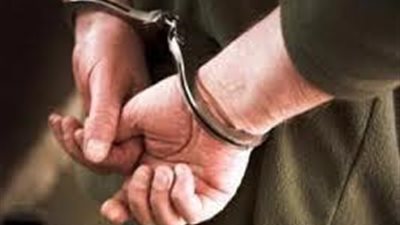 عاطل ينصب على السائقين باستخدام دفاتر رسوم مزورة