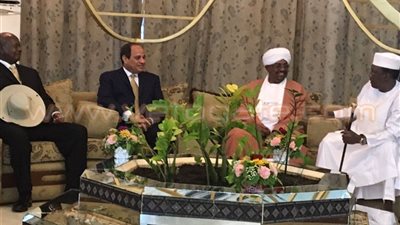 السيسي للسودانيين: «سعيد بأنى موجود بينكم»