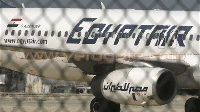 القلق يسيطر على الحكومة بعد اختطاف الطائرة المصرية.. السيسي يتواصل مع نظيره القبرصي.. رئيس الوزراء يرأس غرفة عمليات وزارة الطيران لمتابعة الحادث.. النائب العام يأمر بفتح التحقيقات