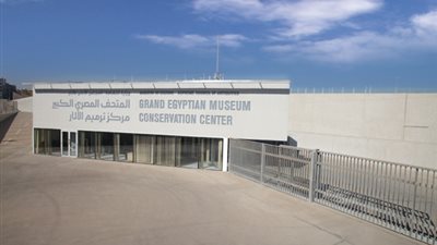 أمن المتحف الكبير يمنع الصحفيين من دخول مخازن الآثار