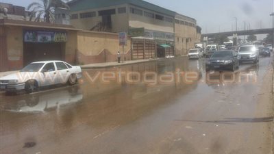 بالصور.. شلل مروري بمدخل الإسكندرية بسبب مياه الصرف الصحي