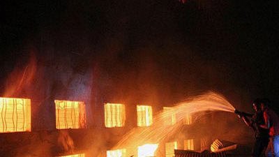 أصحاب المحال المحترقة بسوهاج يتقدمون ببلاغات للنيابة ضد الإخوان