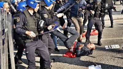 بالصور.. الشرطة التركية تفرق متظاهري أنقرة بالغاز والرصاص المطاطي