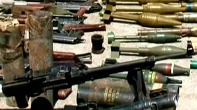 ضبط سيارة محملة بالأسلحة والذخيرة في الحدائق