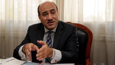 إحالة دعوى عزل هشام جنينة من منصبه إلى القضاء الإداري