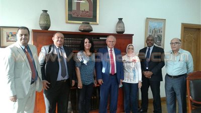 أنور مغيث: إطلاق مشروع ترجمة للكتب العلمية