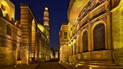 موكب إنشادي بشارع المعز احتفالا بـ«ليلة الرؤية»