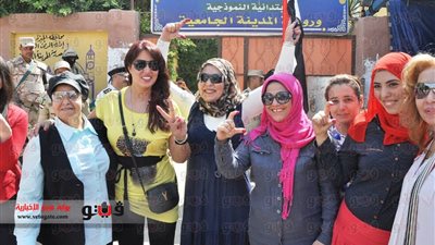 بالصور..سمية الخشاب في مدرسة المدينة الجامعية الابتدائية بالبحوث