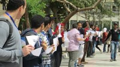 سلسلة بشرية بميدان الحجاز لحث لمواطنين على المشاركة في الانتخابات