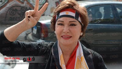 بالصور.. لبلبة تشارك في اختيار السيسي رئيسًا لمصر