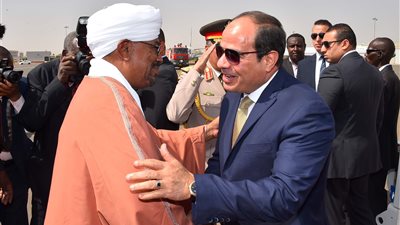 السيسي يغادر الخرطوم بعد مشاركته في مؤتمر الحوار الوطني