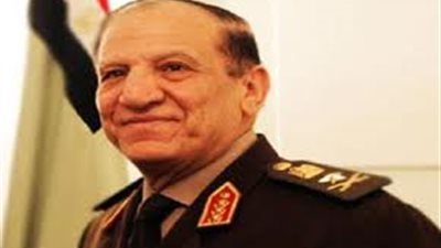 ابنتا سامى عنان تلحقان بوالديهما لأداء العمرة