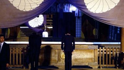 بكين تستدعي سفير طوكيو للاحتجاج على زيارة مسئولين يابانيين لضريح ياسوكونى