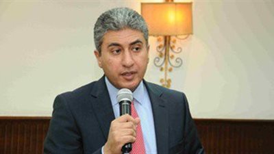 وزير الطيران يشيد بطاقم الطائرة المصرية المختطفة بقبرص