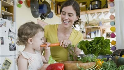 7 أكلات لا تجعلي طفلك يتناولها خلال الصيف