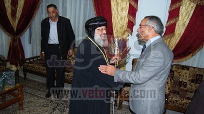 بالصور.. محافظ شمال سيناء يهنئ الأقباط بعيد الميلاد المجيد