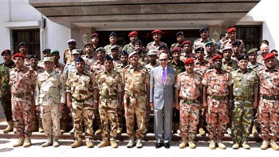 «مميش» يستقبل وفدا عسكريا عربيا بقناة السويس