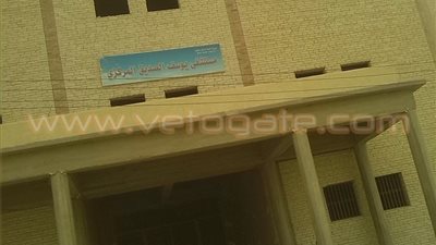 بالصور.. محافظ الفيوم يقدم معلومات خاطئة لرئيس الوزراء