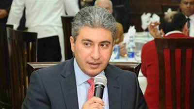 وزير الطيران يناقش تقييم الإجراءات الفورية في التعامل مع الحادث