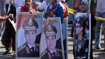 دعاية انتخابية للسيسي أمام قسم أول شبرا الخيمة