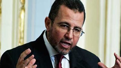 قنديل يفتتح مكتبة الطفل والشباب بسقارة