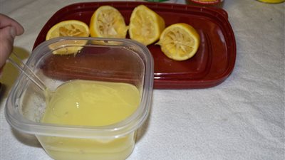 مقشر الليمون بجوز الهند لبشرة مشرقة