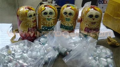 بالصور.. ضبط 145 أمبول «بودرة بيضاء» داخل طرد بمطار القاهرة