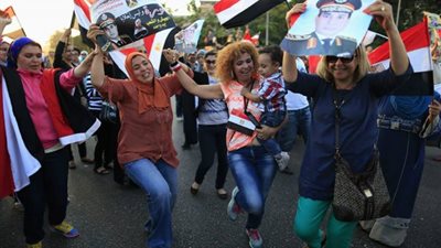 تظاهرة راقصة بشارع قصر العيني على أنغام 