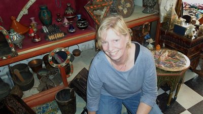 بالصور.. رجل يقطع رأس زوجته ويلقي بها في الحمام لاعتقاده أنها ثعبان