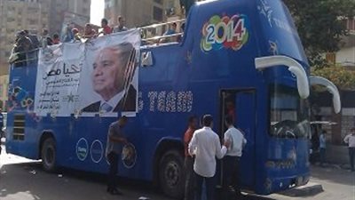 مسيرة بأتوبيس مكشوف لتأييد السيسي بشبرا