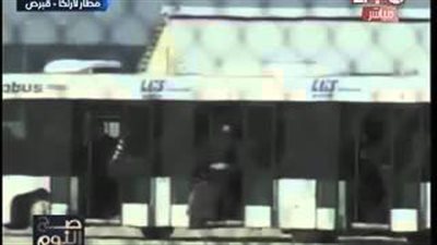 بالفيديو.. «الغيطي» يسأل قائد الطائرة المختطفة عن هروبه من «الكابينة»