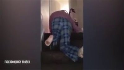 بالفيديو.. لقطات صادمة لأب معاق يصعد درج طلبا للمساعدة