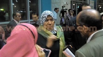 والدة مضيف جوي: «نجلي أخبرني أن المختطف هددهم بتفجير الطائرة»