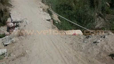 بالصور.. هبوط بكوبري «الثمانين» يٌهدد حياة الأهالي في الشرقية