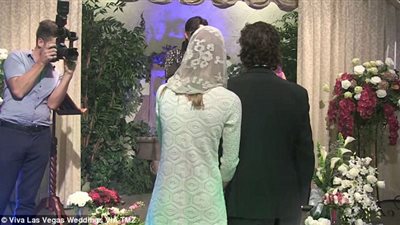 بالفيديو والصور.. حفل زفاف شيا لابوف وميا جوث على أنغام «بريسلي»