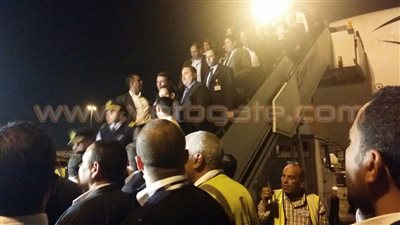 بالصور.. وصول ركاب الطائرة المختطفة لمطار القاهرة