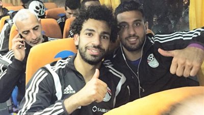 «سيلفي» يجمع محمد صلاح و«الشناوي» عقب الفوز على نيجيريا