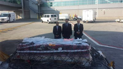 مطار القاهرة يستعد لاستقبال جثمان أحمد زويل.. دقيقة حداد على روح الفقيد قبل نقله من نيويورك.. فريق من العلاقات العامة ينهي إجراءات وصول أفراد أسرته.. وجنازة عسكرية للفقيد تحت إشراف القوات المسلحة