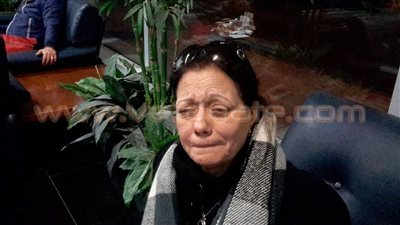 بالصور.. راكبة تروي تفاصيل اختطاف الطائرة المصرية.. شخص نحيف جمع الجوازات.. طالب الحكومة برد مطلقته إلى عصمته.. المضيفة للركاب: «هتعرفوا كل حاجة لما نهبط».. رئيس وزراء قبرص بكى من التأثر