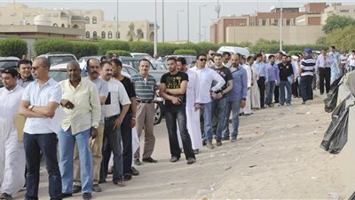 تراجع أعداد الناخبين مع ارتفاع حرارة الشمس.. إقبال متوسط في كرداسة وفيصل.. طوابير أمام لجان سيدات البساتين.. وتوقعات بزيادة المشاركة مع انخفاض درجات الحرارة