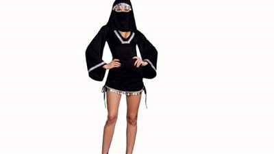 شاهد.. «أمازون» تعرض ملابس لـ«الهالووين» تثير غضب الخليجيين