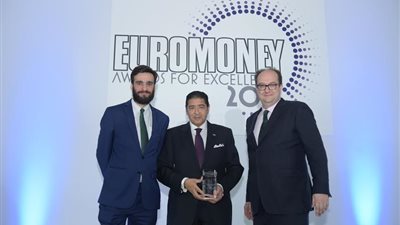عز العرب يفوز بجائزة يورومني للخدمات المالية بالشرق الأوسط